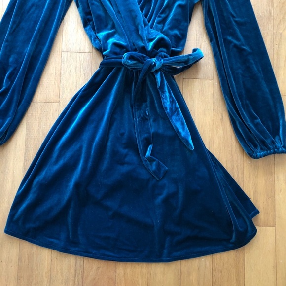 NWT Bebe velvet wrap dress - Picture 8 of 11